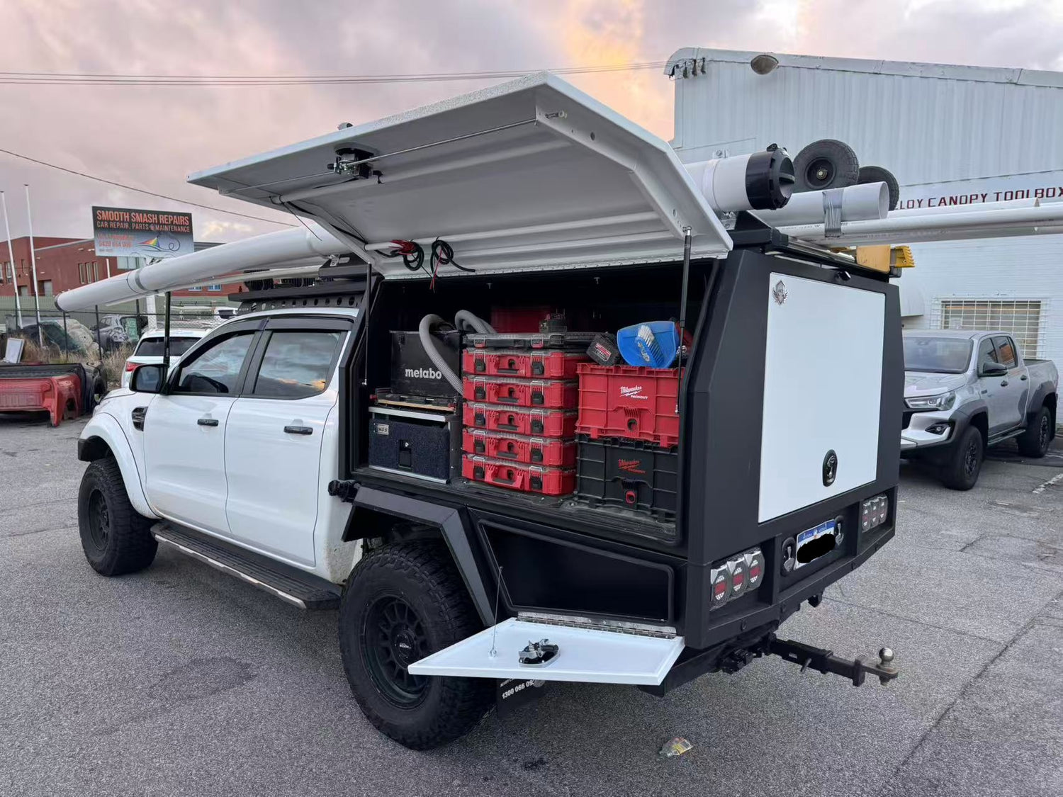 LX series 1800*1860*900 service body 3 door with flush floor black