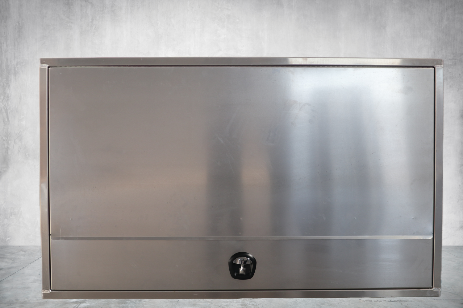 2000*600*1200 truck box with 2 shelves