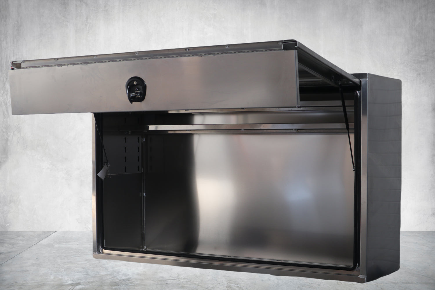 2000*600*1200 truck box with 2 shelves